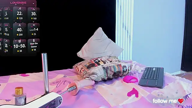 Snapshot of bella_moonlight_cr chatting on January 14, 12:16 am bella moonlight cr online show from January 14, 12:16 am