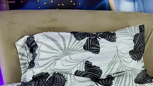 Snapshot of bella_moonlight_cr chatting on February 8, 3:54 am bella moonlight cr online show from February 8, 3:54 am