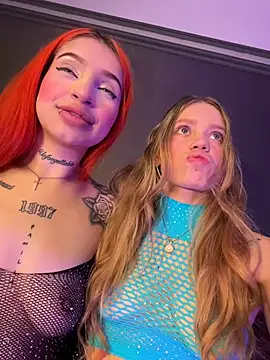 Snapshot of Railey_And_Megan chatting on December 17, 4:02 pm Railey And Megan online show from December 17, 4:02 pm