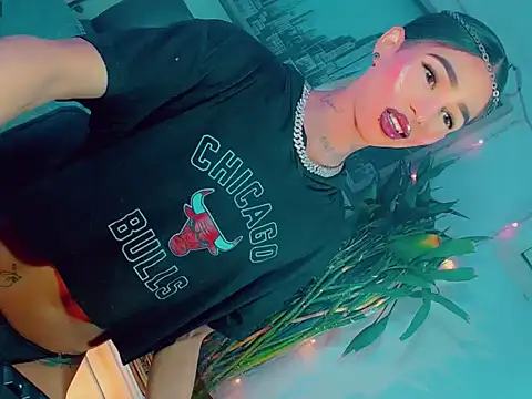 agathaferrer3 online show from April 10, 12:32 pm