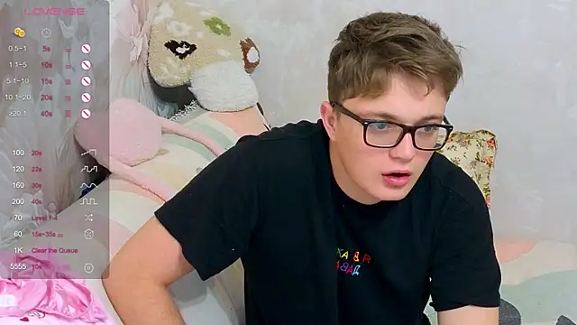 Snapshot of robertkingsize chatting on December 15, 3:49 pm robertkingsize online show from December 15, 3:49 pm