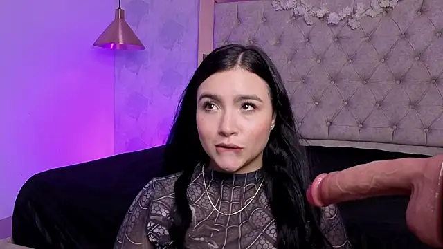 Snapshot of kylie_river chatting on April 19, 6:10 pm kylie river online show from April 19, 6:10 pm