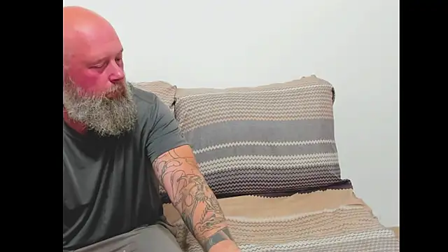 Aurora and the beast online show from January 5, 7:06 pm