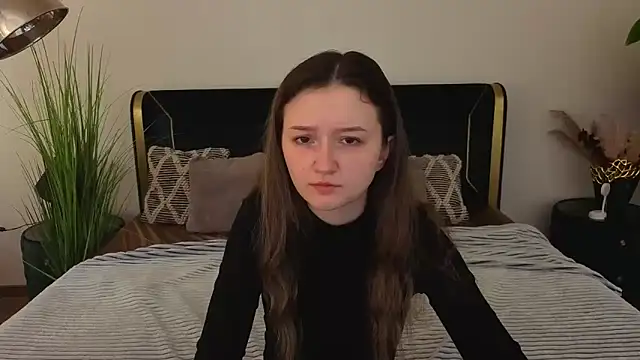 CyrenaLuxe online show from March 21, 6:40 am