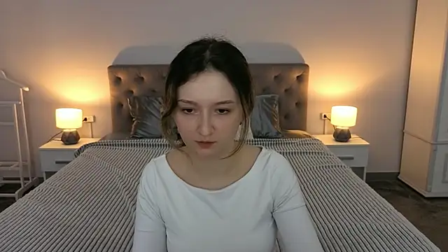 CyrenaLuxe online show from April 7, 6:03 am