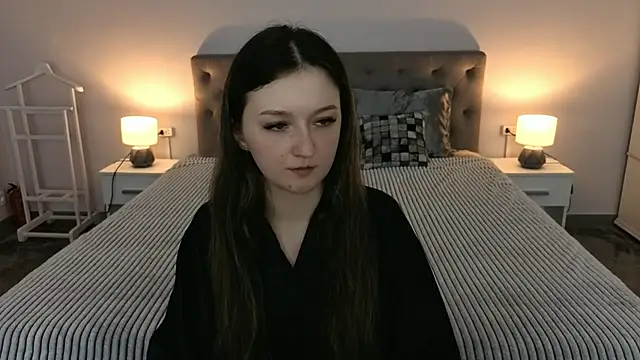 CyrenaLuxe online show from April 8, 7:58 pm