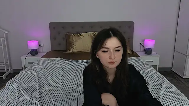 CyrenaLuxe online show from April 15, 5:31 pm