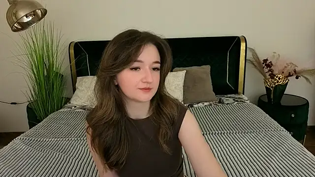 CyrenaLuxe online show from April 21, 7:50 pm