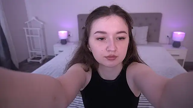 CyrenaLuxe online show from June 4, 5:46 am