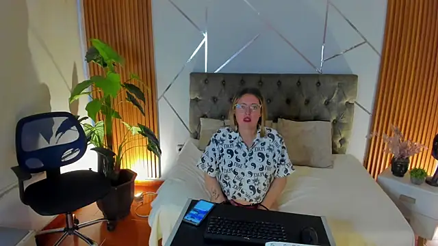 brenda hertz online show from December 16, 11:26 am