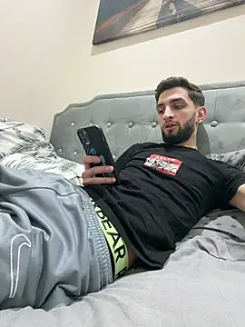 Juliann69Ramiro online show from February 24, 11:36 pm