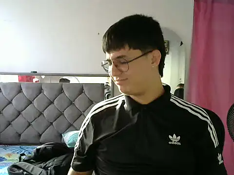 Snapshot of ken_wolflover chatting on December 15, 9:19 pm ken wolflover online show from December 15, 9:19 pm