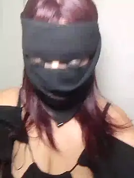 Snapshot of Hot_Emmy_sexy chatting on December 19, 2:51 am Hot Emmy sexy online show from December 19, 2:51 am