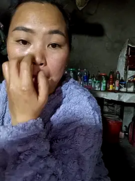 Snapshot of maykimloc chatting on December 17, 2:06 am maykimloc online show from December 17, 2:06 am