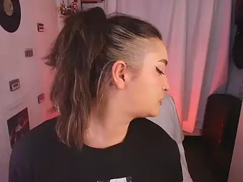 sara cuteeyes online show from April 6, 3:59 am