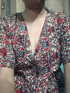 Snapshot of teena-11 chatting on December 18, 12:38 am teena-11 online show from December 18, 12:38 am