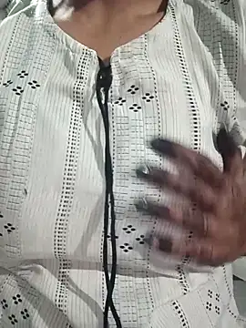 Snapshot of teena-11 chatting on February 23, 2:09 am teena-11 online show from February 23, 2:09 am