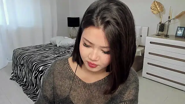 Snapshot of Brunette_Charm chatting on February 10, 11:25 am Brunette Charm online show from February 10, 11:25 am