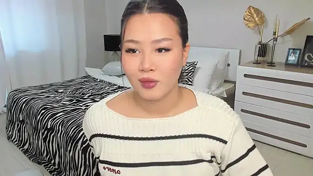 Snapshot of Brunette_Charm chatting on February 11, 11:15 am Brunette Charm online show from February 11, 11:15 am