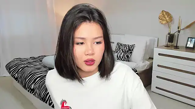 Snapshot of Brunette_Charm chatting on February 19, 10:55 am Brunette Charm online show from February 19, 10:55 am