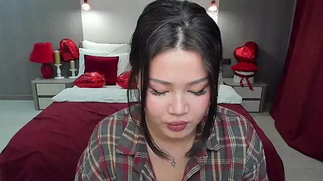 Snapshot of Brunette_Charm chatting on February 22, 6:17 pm Brunette Charm online show from February 22, 6:17 pm