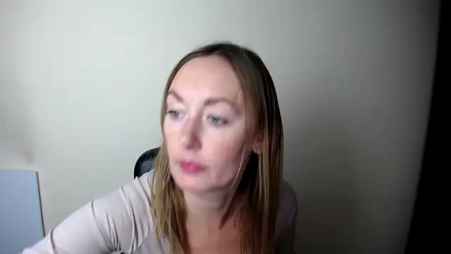 Snapshot of LiaSeass_ chatting on December 14, 2:33 pm LiaSeass online show from December 14, 2:33 pm