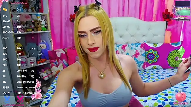Snapshot of golden_girl01 chatting on April 23, 7:38 pm golden girl01 online show from April 23, 7:38 pm