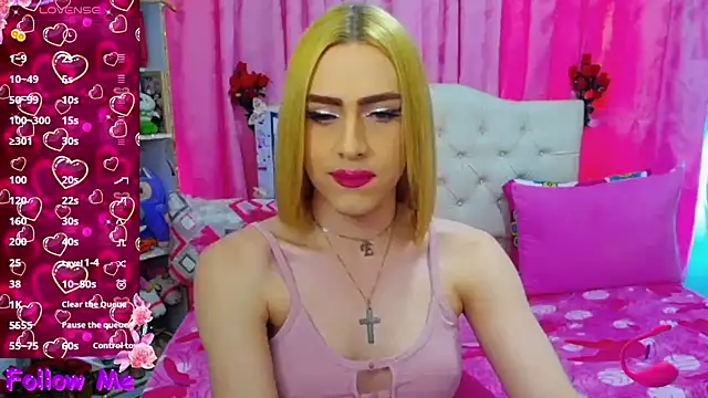 Snapshot of golden_girl01 chatting on May 23, 6:34 pm golden girl01 online show from May 23, 6:34 pm