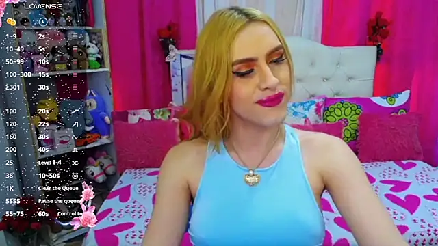 Snapshot of golden_girl01 chatting on May 30, 8:39 pm golden girl01 online show from May 30, 8:39 pm