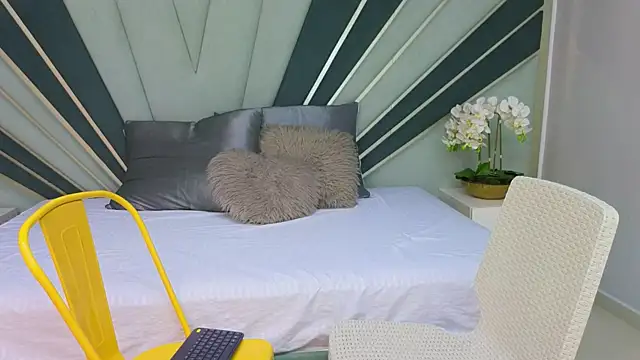 DulceeEsmeralda online show from February 19, 1:51 pm