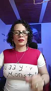 Snapshot of Daneshka_red chatting on December 16, 2:49 am Daneshka red online show from December 16, 2:49 am