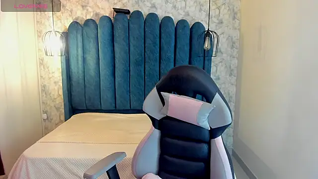 Snapshot of Lovely-martina chatting on December 16, 1:27 pm Lovely-martina online show from December 16, 1:27 pm