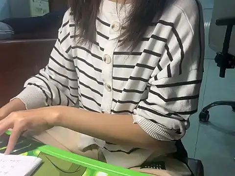 Snapshot of Chichi_86 chatting on December 16, 7:02 am Chichi 86 online show from December 16, 7:02 am