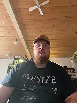 Snapshot of YoursxTruly chatting on December 16, 11:37 am YoursxTruly online show from December 16, 11:37 am