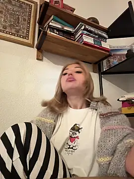 SilkyMira online show from December 20, 6:26 pm