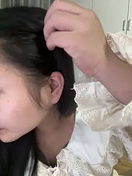 Snapshot of leo-kitty chatting on May 14, 8:43 am leo-kitty online show from May 14, 8:43 am