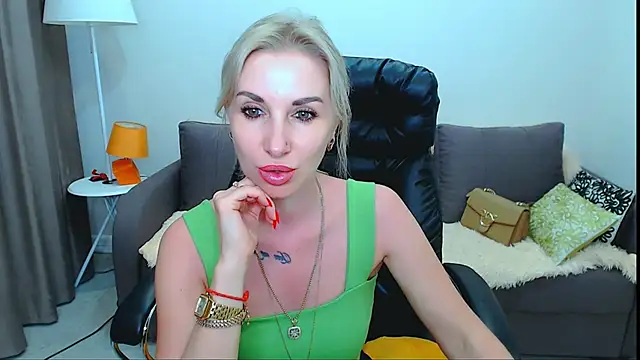 Hanna--Sweet online show from May 21, 4:03 pm