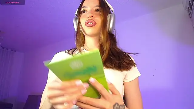 alina lee online show from March 10, 1:32 am