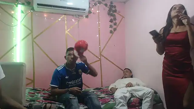 twobigscock23 online show from April 17, 4:37 am