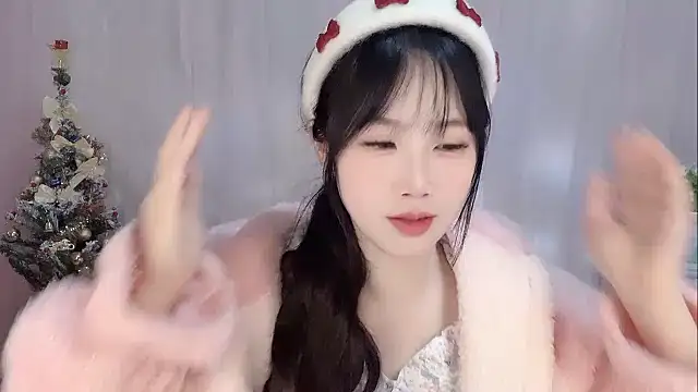 Snapshot of Pinkgirl520 chatting on February 3, 2:21 am Pinkgirl520 online show from February 3, 2:21 am