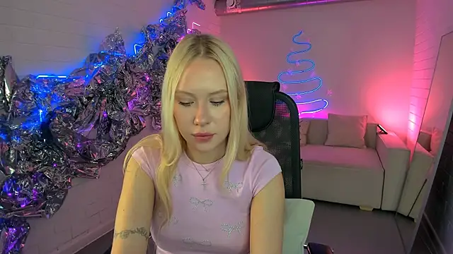 AprilChambers online show from January 15, 1:26 pm