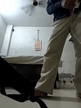 Niteenku online show from April 15, 5:09 pm