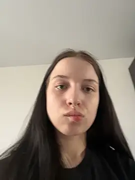 AlicePowells online show from May 30, 11:07 am