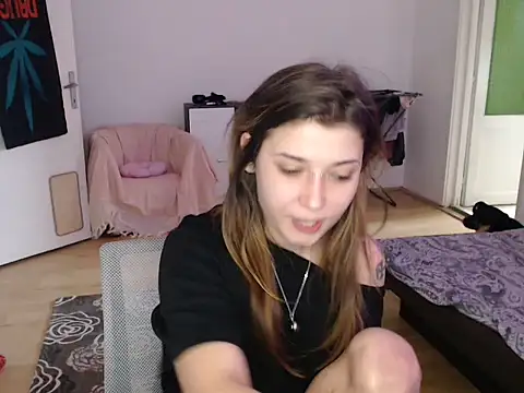 Snapshot of AlienforTwenty chatting on December 23, 10:13 am AlienforTwenty online show from December 23, 10:13 am