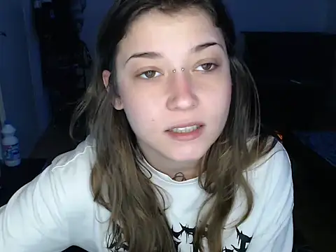 Snapshot of AlienforTwenty chatting on January 6, 10:41 am AlienforTwenty online show from January 6, 10:41 am