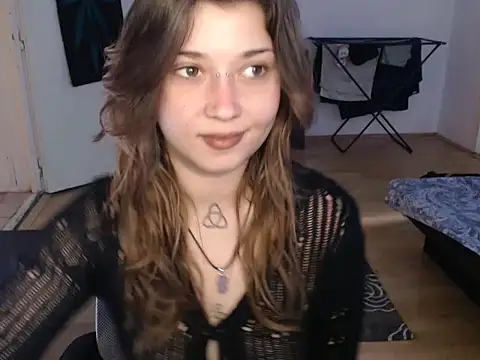 Snapshot of AlienforTwenty chatting on January 11, 8:08 am AlienforTwenty online show from January 11, 8:08 am