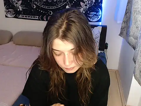 Snapshot of AlienforTwenty chatting on January 13, 11:26 am AlienforTwenty online show from January 13, 11:26 am