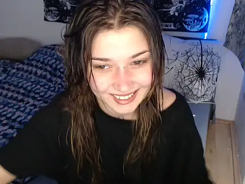 Snapshot of AlienforTwenty chatting on January 16, 8:51 am AlienforTwenty online show from January 16, 8:51 am