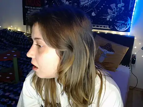 Snapshot of AlienforTwenty chatting on January 31, 7:11 pm AlienforTwenty online show from January 31, 7:11 pm