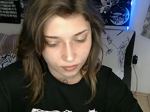 Snapshot of AlienforTwenty chatting on February 14, 10:23 am AlienforTwenty online show from February 14, 10:23 am